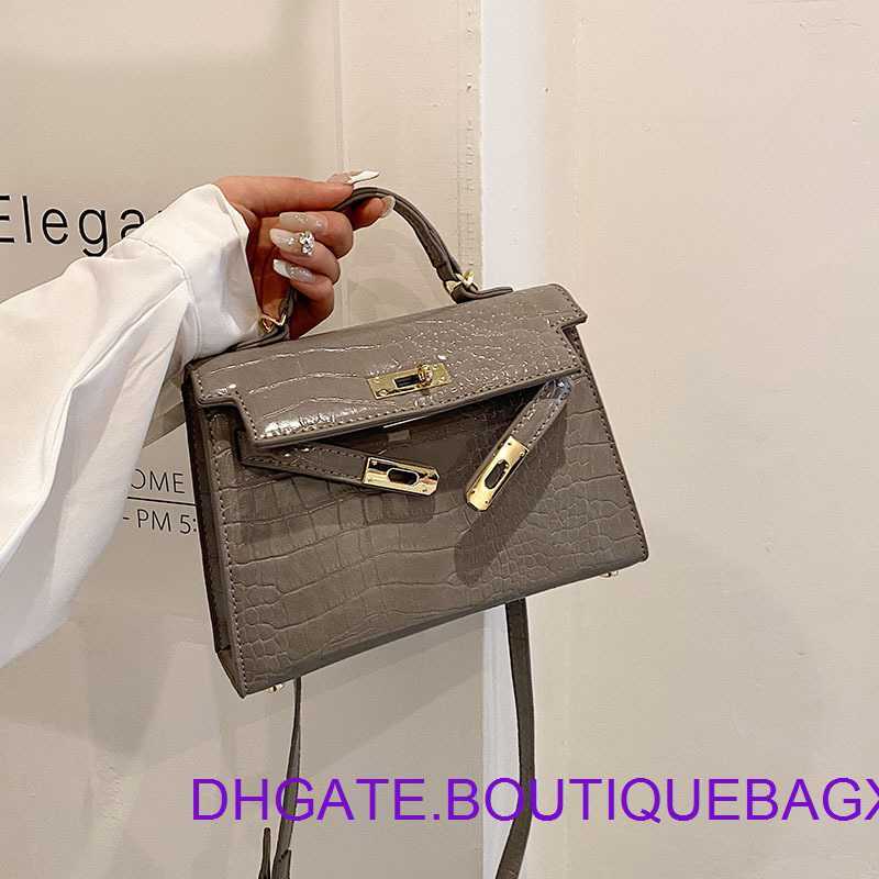 Designer Hremm Kelys's Evening Bags for outlet French minority portable bag women's new stone carrie spring and summer 2023 Have real Logo, Grey
Designer Hremm Kelys's Evening Bags for outlet French minority portable bag women's new stone carrie spring and summer 2023 Have real Logo, Grey