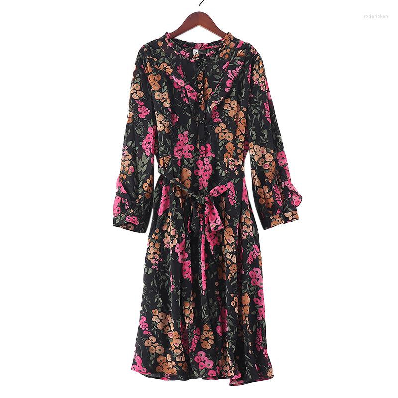 Casual Dresses Purple Floral Vintage Chiffon O-Neck Women's Dress Three-quarter Sleeve Button Lace Up Elegant Knee-Length For Women
Casual Dresses Purple Floral Vintage Chiffon O-Neck Women's Dress Three-quarter Sleeve Button Lace Up Elegant Knee-Length For Women