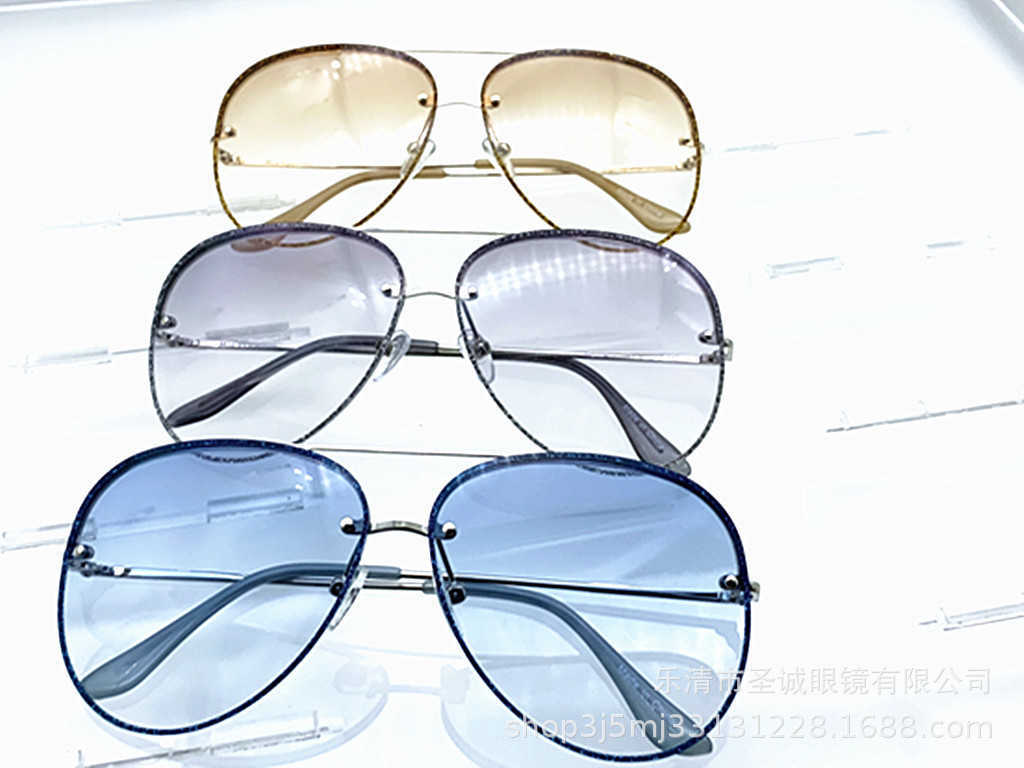 2020 New Frameless Edge Diamond Ocean Sheet High Definition UV Resistant Mirror Sunglasses
2020 New Frameless Edge Diamond Ocean Sheet High Definition UV Resistant Mirror Sunglasses