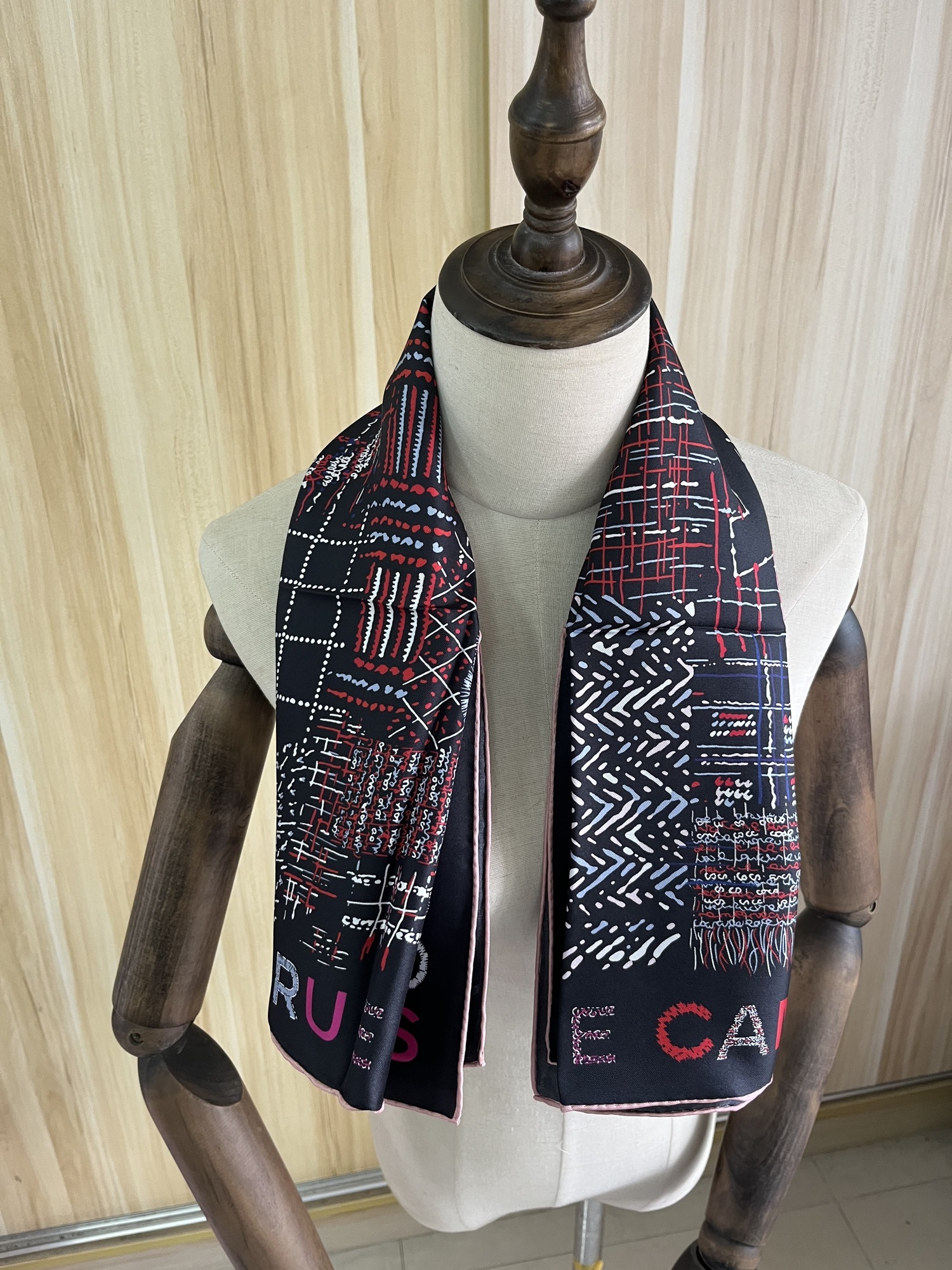 Sarongs arrival fashion brand balck 100 silk scarf 9090 cm square shawl twill wrap for women lady hijab 230508
Sarongs arrival fashion brand balck 100 silk scarf 9090 cm square shawl twill wrap for women lady hijab 230508