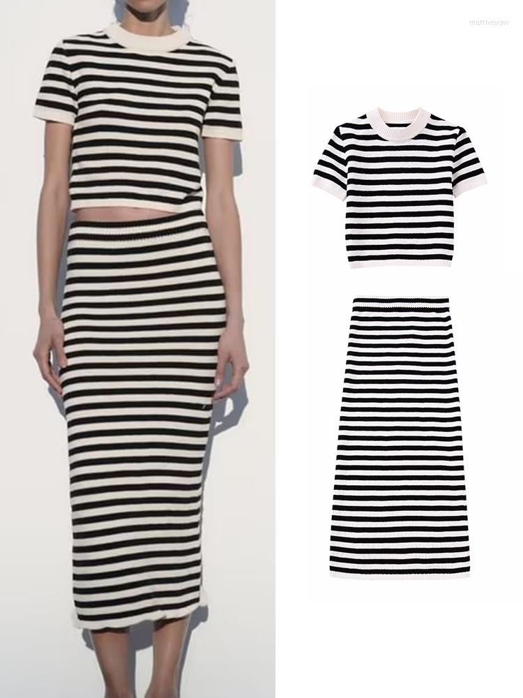 Work Dresses 2023 Summer Women Striped Kintted Skirt Sets Causal O-neck Short Sleeve Tops High Waist Straight Skirts Elegant Outwear
Work Dresses 2023 Summer Women Striped Kintted Skirt Sets Causal O-neck Short Sleeve Tops High Waist Straight Skirts Elegant Outwear