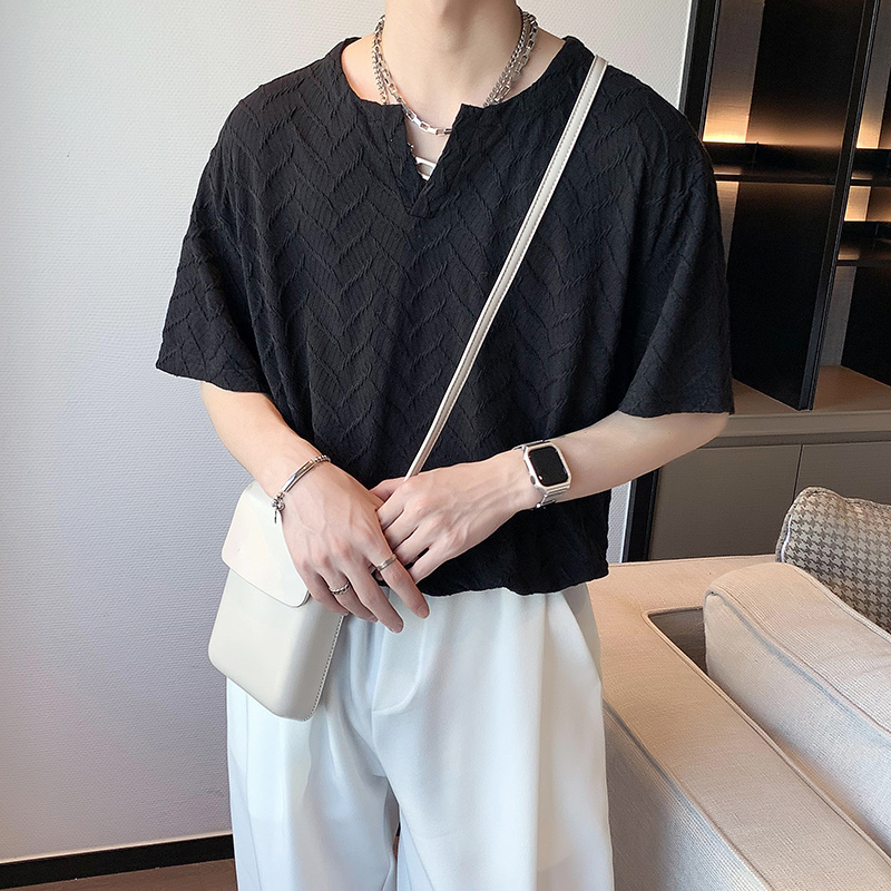 Men's T-Shirts Summer Short-sleeved T-shirt Men Fashion Casual Black White Pleated Tshirt Men Streetwear Korean Loose V-neck T Shirt Men Tops 230