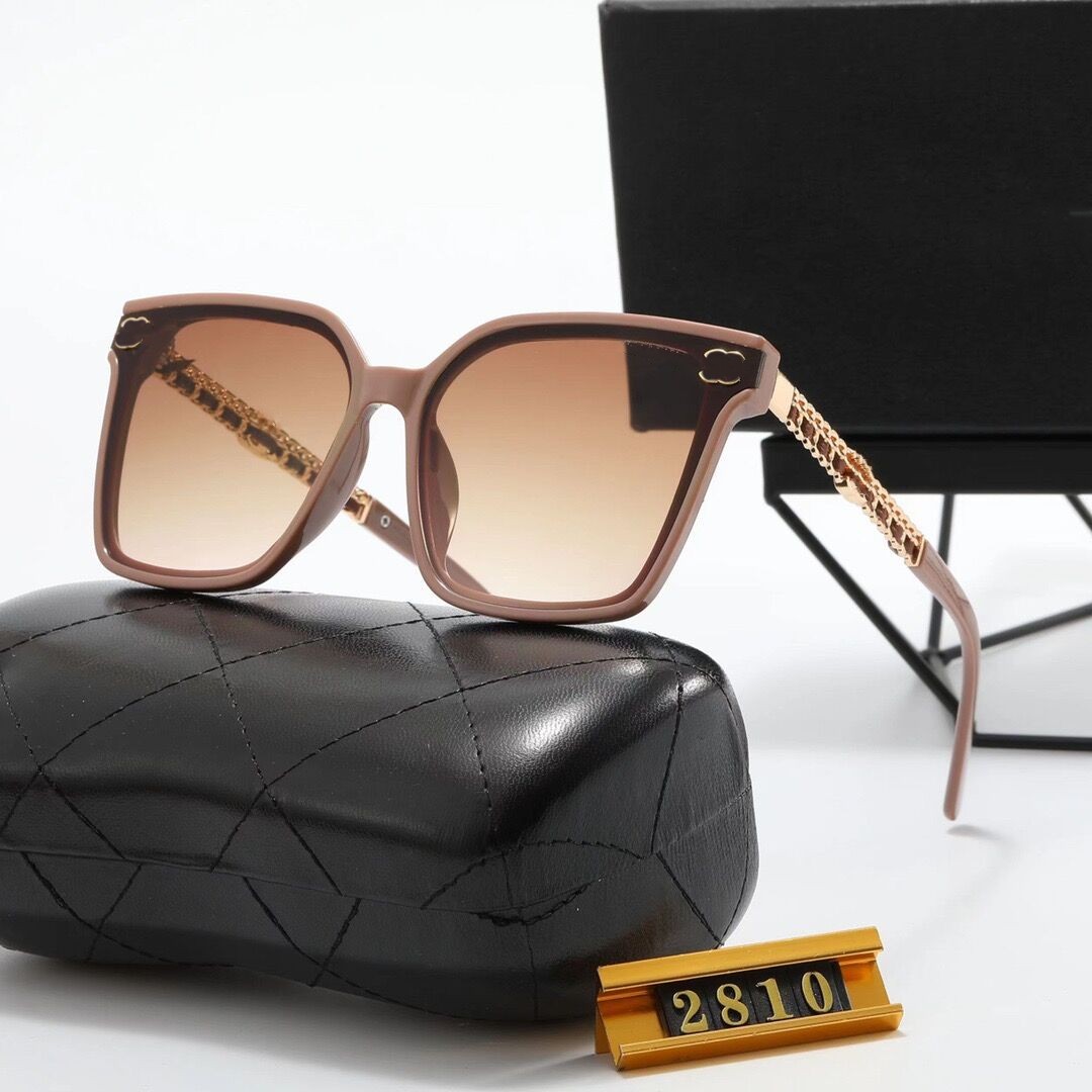Classic New designer sunglasses women's senior sense UV protection metal hollowed out leg sunglasses retro chain sunglasses men's and women's same style
Classic New designer sunglasses women's senior sense UV protection metal hollowed out leg sunglasses retro chain sunglasses men's and women's same style
