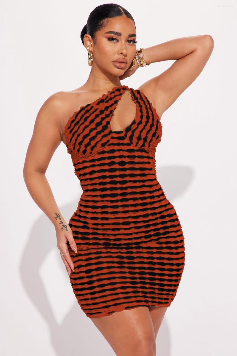 Casual Dresses Fashion One Shoulder Chest Cutout Front Sleeveless Striped Midi Bodycon Mini Dress Women Sexy Vintage Evening Club Slim, White
Casual Dresses Fashion One Shoulder Chest Cutout Front Sleeveless Striped Midi Bodycon Mini Dress Women Sexy Vintage Evening Club Slim, White