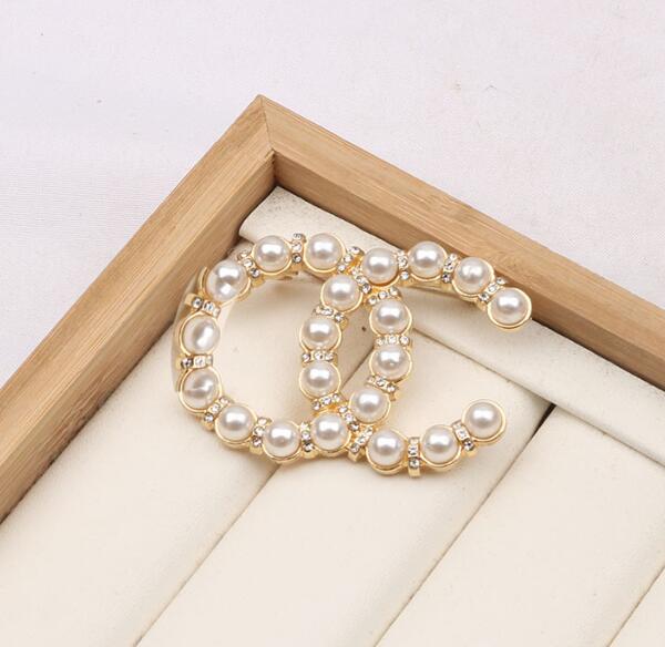 20style Luxury Designer Brand Letter Brooch Elegant Women Diamond Brooches Suit Pin Jewelry Clothing Decoration Accessories High Quality
20style Luxury Designer Brand Letter Brooch Elegant Women Diamond Brooches Suit Pin Jewelry Clothing Decoration Accessories High Quality