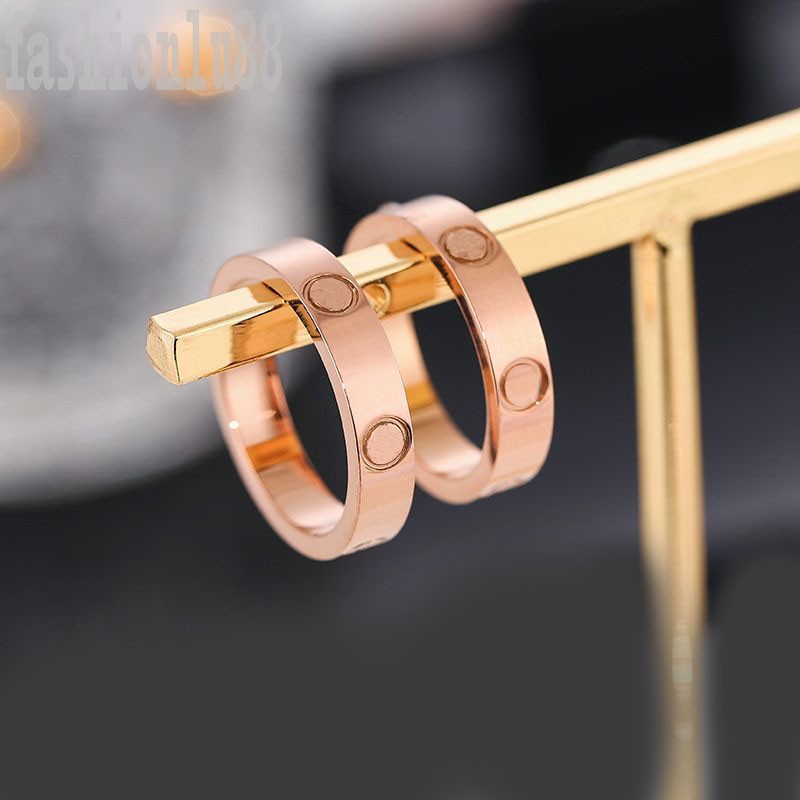 Screw plated silver Rings love bague homme ring rhinestone lady gold color ice out women beloved diamonds mens luxury wedding band jewelry sweet ZB010 E23
Screw plated silver Rings love bague homme ring rhinestone lady gold color ice out women beloved diamonds mens luxury wedding band jewelry sweet ZB010 E23