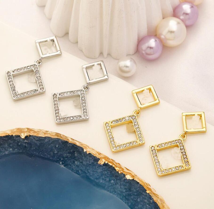 Famous Brand Designer Letter Stud Earrings Never Fade Stainless Steel 18K Gold Plating Silver Plated Earring Fashion Women Girl Lovers Valentines Day Jewelry Gift
Famous Brand Designer Letter Stud Earrings Never Fade Stainless Steel 18K Gold Plating Silver Plated Earring Fashion Women Girl Lovers Valentines Day Jewelry Gift