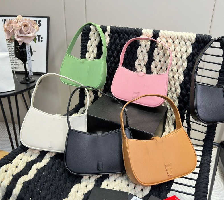 High quality Designers Luxury Handbags shoulder bags women Chest pack lady Tote handbag Hobo purse canvas crossbody, Pink
High quality Designers Luxury Handbags shoulder bags women Chest pack lady Tote handbag Hobo purse canvas crossbody, Pink