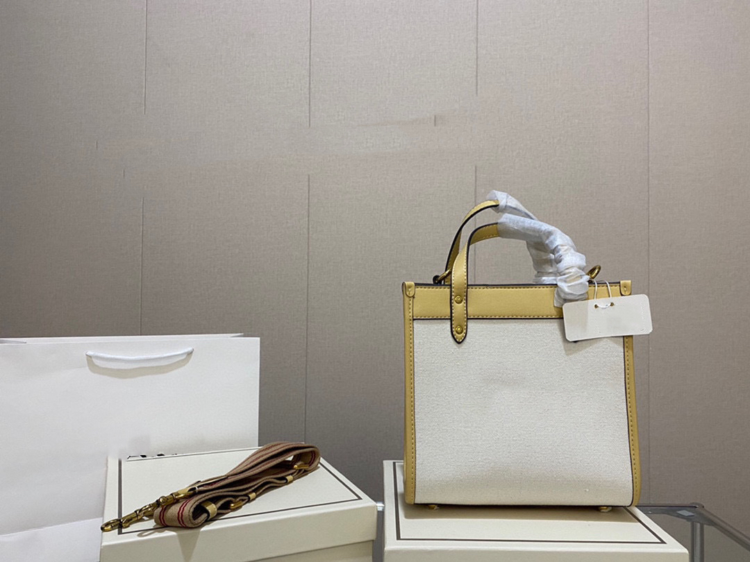 COAC Tote Bag Women's Handbag Large Capacity Colorful Leather Canvas Classic Carriage Logo Designer Morgan Series ID royalfashion_bag, Beige
COAC Tote Bag Women's Handbag Large Capacity Colorful Leather Canvas Classic Carriage Logo Designer Morgan Series ID royalfashion_bag, Beige