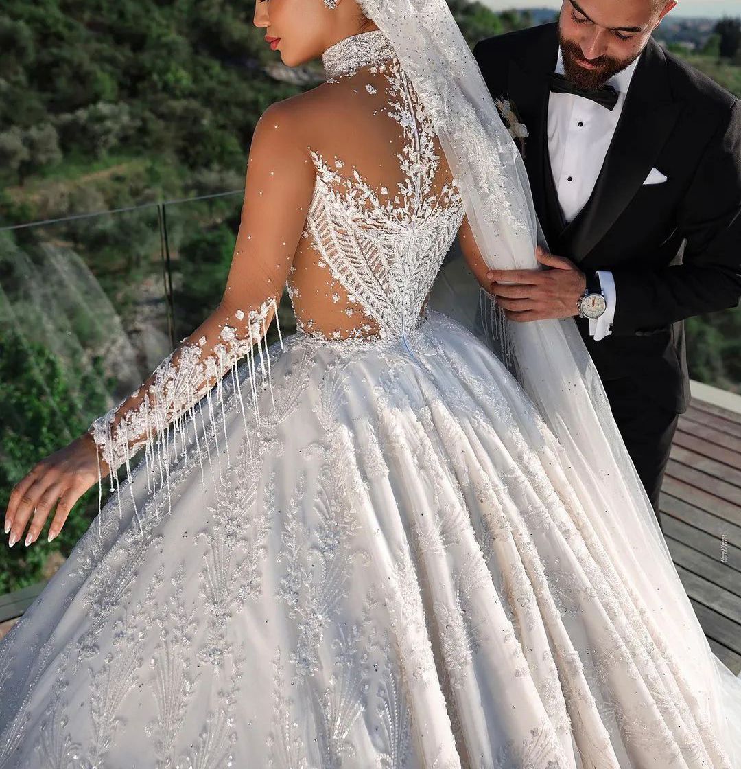 Luxury Ball Gown Wedding Dresses Long Sleeves V Neck Halter Sequins Applique Ruffles Bridal Gowns Beads Zipper Formal Dress Plus Size Custom Made Vest