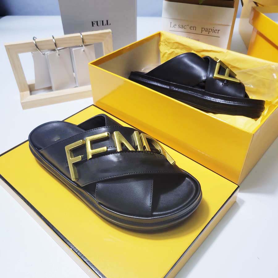 luxury Sandals Designer women Flip flops Slipper Fashion Genuine Leather slides Metal Chain Ladies Casual shoes, #4 
luxury Sandals Designer women Flip flops Slipper Fashion Genuine Leather slides Metal Chain Ladies Casual shoes, #4