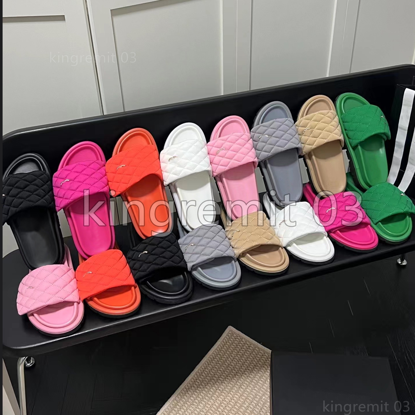 2023 Designer Slippers POOL PILLOW COMFORT Slipper Men Women Sandals Platform Slides Pillow Sandal Fashion Rubber Sliders Flat Slides Size 35-45
2023 Designer Slippers POOL PILLOW COMFORT Slipper Men Women Sandals Platform Slides Pillow Sandal Fashion Rubber Sliders Flat Slides Size 35-45