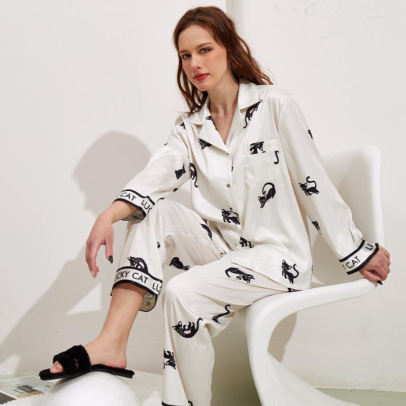 Women's Sleepwear Long Sleeved Home Clothes Herringbone Thread Ice Silk Pajamas Can Be Worn As An Outerwear For Wear, White suit
Women's Sleepwear Long Sleeved Home Clothes Herringbone Thread Ice Silk Pajamas Can Be Worn As An Outerwear For Wear, White suit
