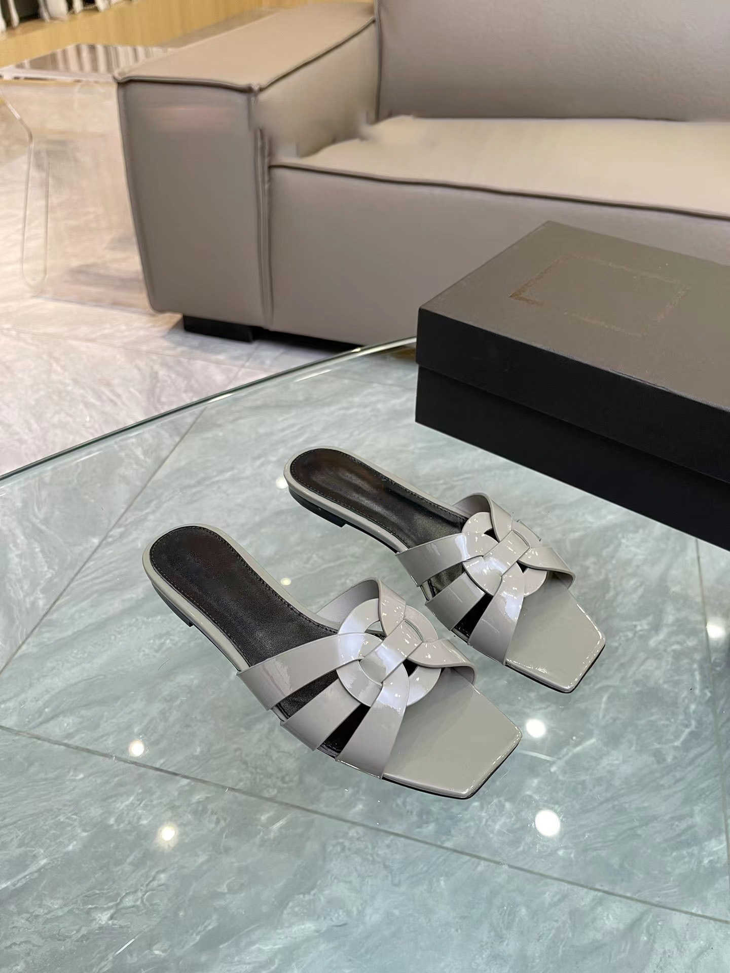 New Designer Women Sandal Platform Slipper Mule Sexy Summer Heightening Heel Height Thick Slippers Slides Flip Flops Womens Beach Outdoor Sandals
New Designer Women Sandal Platform Slipper Mule Sexy Summer Heightening Heel Height Thick Slippers Slides Flip Flops Womens Beach Outdoor Sandals