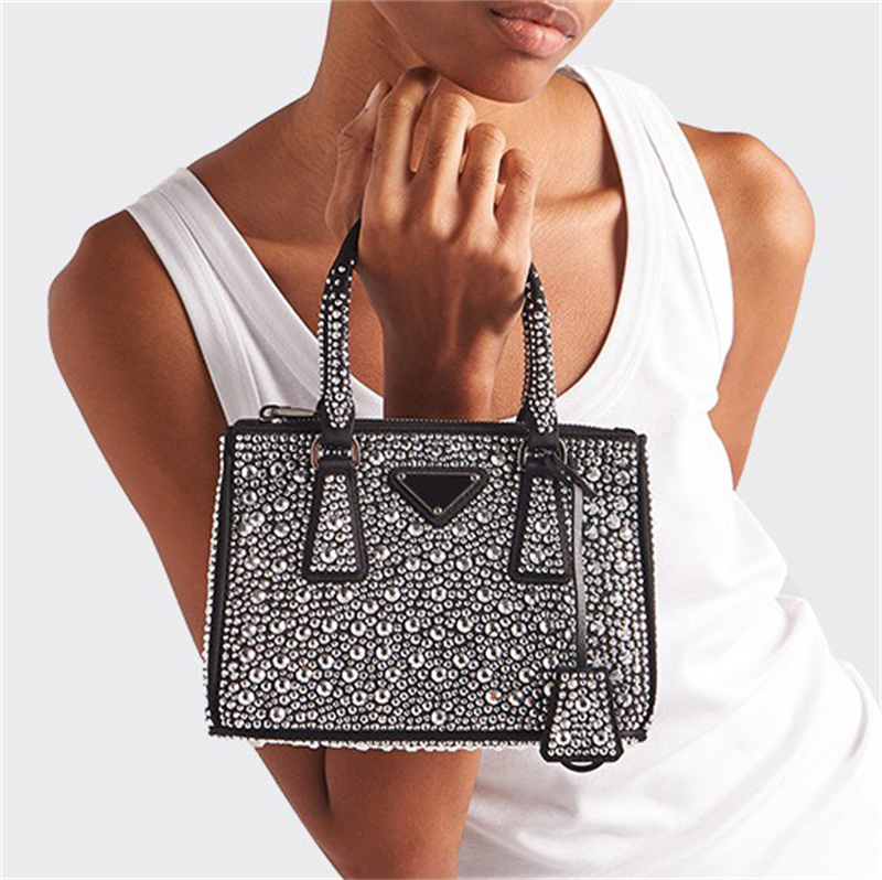 Gallerias Designer Handbag Women Luxury Bag Blingbling Fashion Shoulder Bags Party Crossbody Bags Baguette Lady Hand Bag, 1+box
Gallerias Designer Handbag Women Luxury Bag Blingbling Fashion Shoulder Bags Party Crossbody Bags Baguette Lady Hand Bag, 1+box