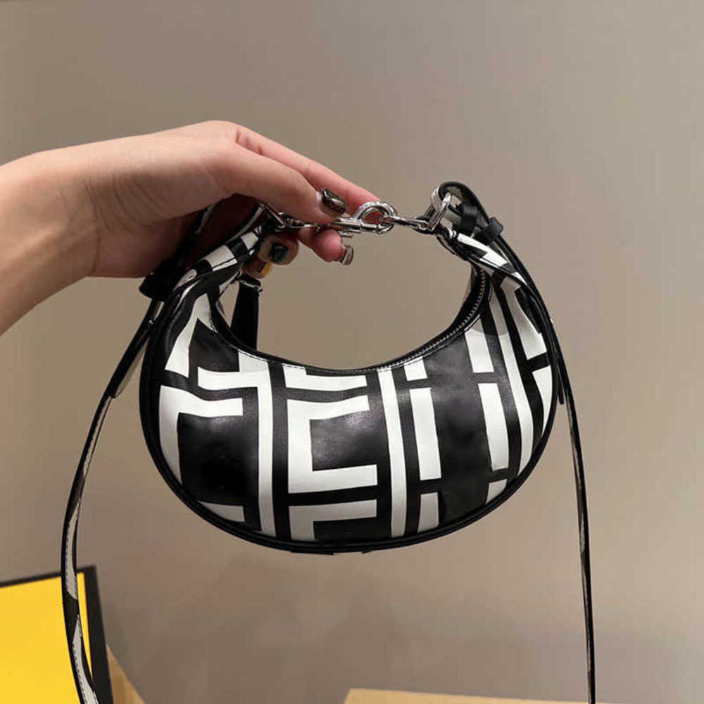 Half Moon Bag women designer bags shoulder bag Fashion Letters Print crossbody bags Luxury Leather Purse Handbags 221212, Black1
Half Moon Bag women designer bags shoulder bag Fashion Letters Print crossbody bags Luxury Leather Purse Handbags 221212, Black1