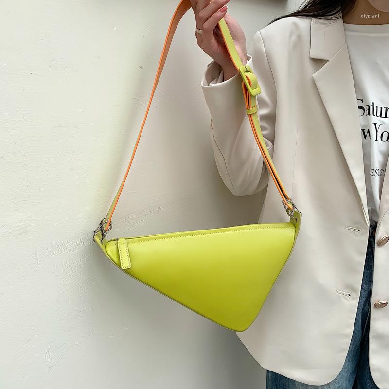 Evening Bags Diinovivo Trendy Women Shoulder Bag Solid Color Triangle Shape PU Leather Crossbody Female Wide Strap Messenger WHDV2273, Beige
Evening Bags Diinovivo Trendy Women Shoulder Bag Solid Color Triangle Shape PU Leather Crossbody Female Wide Strap Messenger WHDV2273, Beige