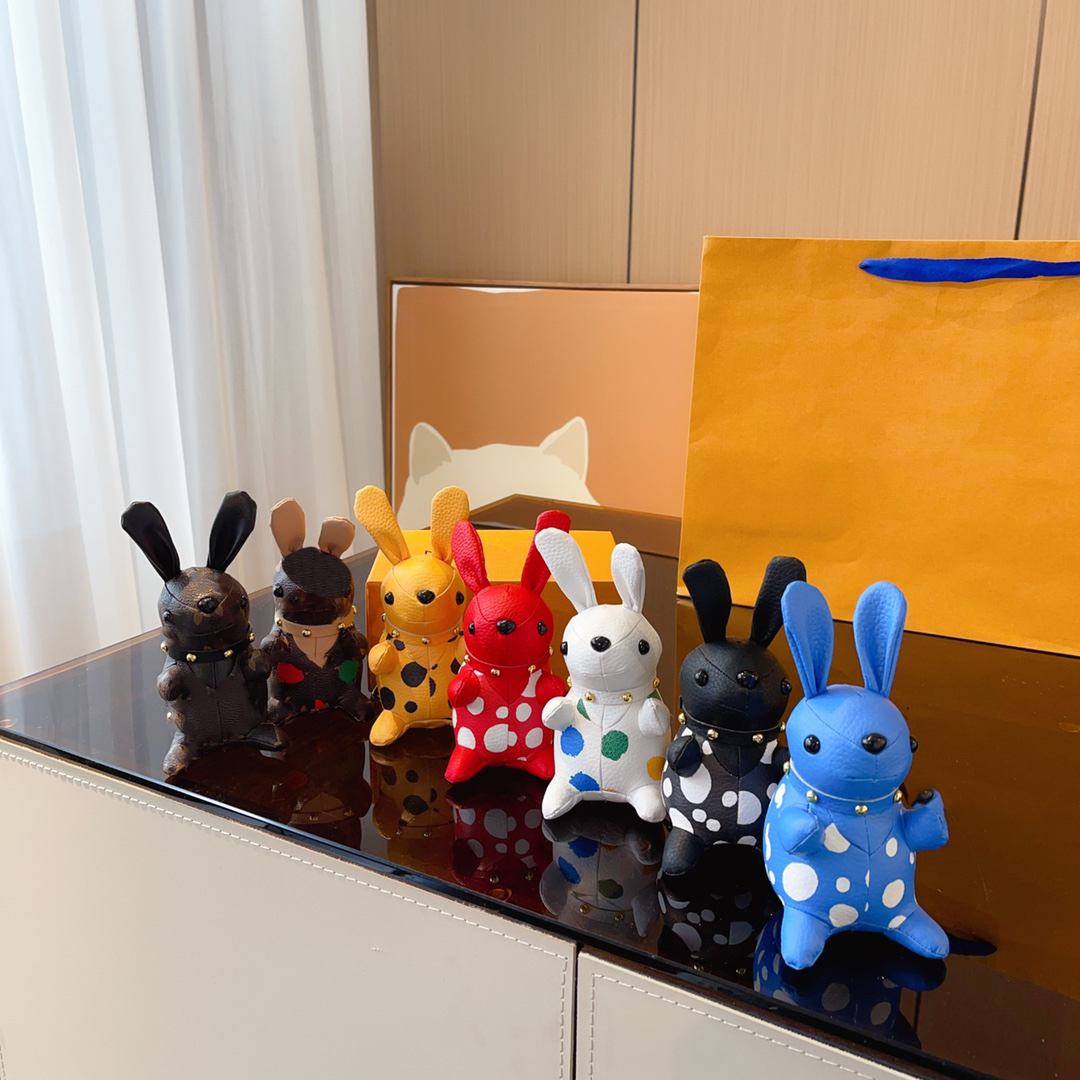 With Original Box Classic Designer Rabbit Keychains Women Men PU Leather Letter Car Keyrings Holder Bag Key Chains Animal Jewelry Accessories
With Original Box Classic Designer Rabbit Keychains Women Men PU Leather Letter Car Keyrings Holder Bag Key Chains Animal Jewelry Accessories