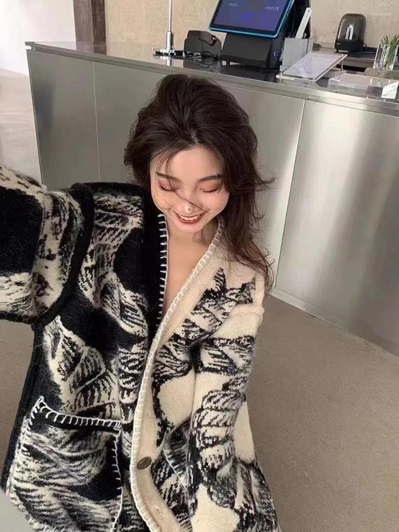 Women's Knits Knitting Cardigan French Style Vests Aesthetic Loose Coat Long Sleeve 2023 Autumn Winter Thickening Sweater Vintage Lazy, Black
Women's Knits Knitting Cardigan French Style Vests Aesthetic Loose Coat Long Sleeve 2023 Autumn Winter Thickening Sweater Vintage Lazy, Black