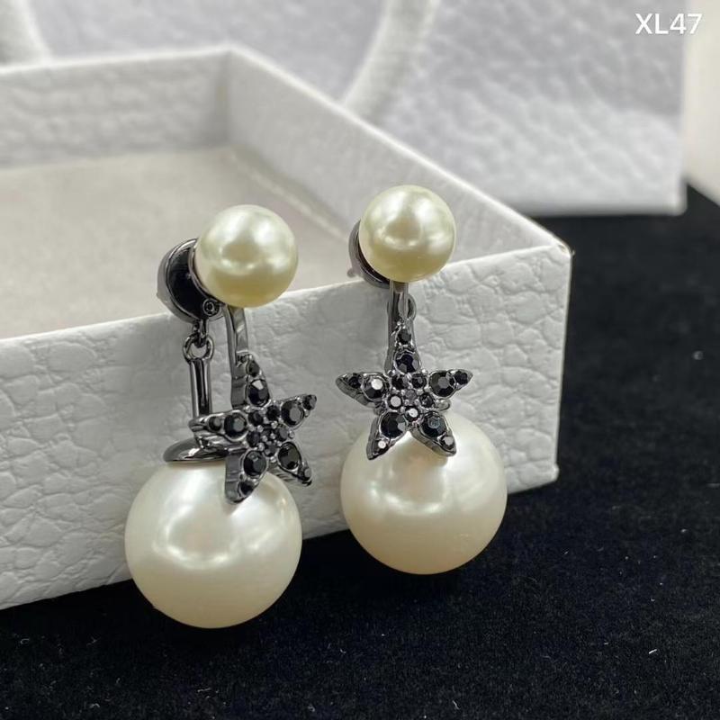 Stud Earrings Retro Letters With Women's Heavy-duty Texture Explosion Style Light Luxury
Stud Earrings Retro Letters With Women's Heavy-duty Texture Explosion Style Light Luxury