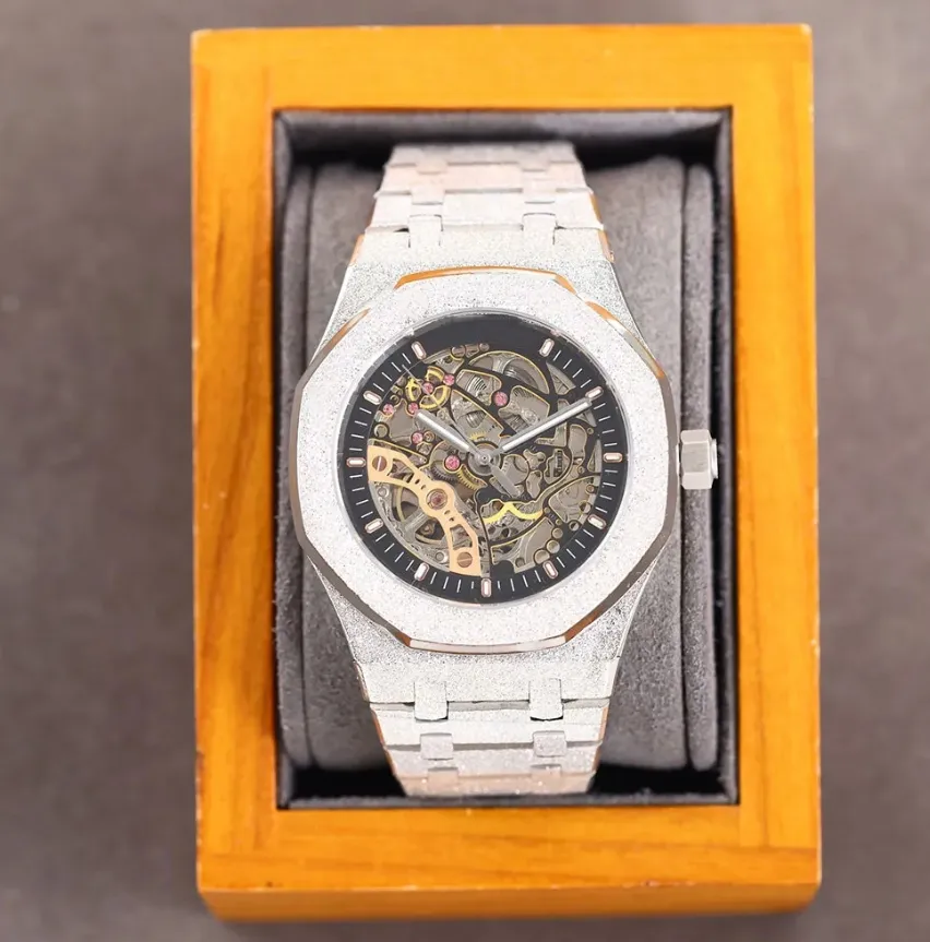 Hollow Out Mens Watch Automatic Mechanical Watches 41mm Business Wristwatches Sapphire Wristwatch Montre De Luxe Iridescent Bezel with Diamond-set
Hollow Out Mens Watch Automatic Mechanical Watches 41mm Business Wristwatches Sapphire Wristwatch Montre De Luxe Iridescent Bezel with Diamond-set