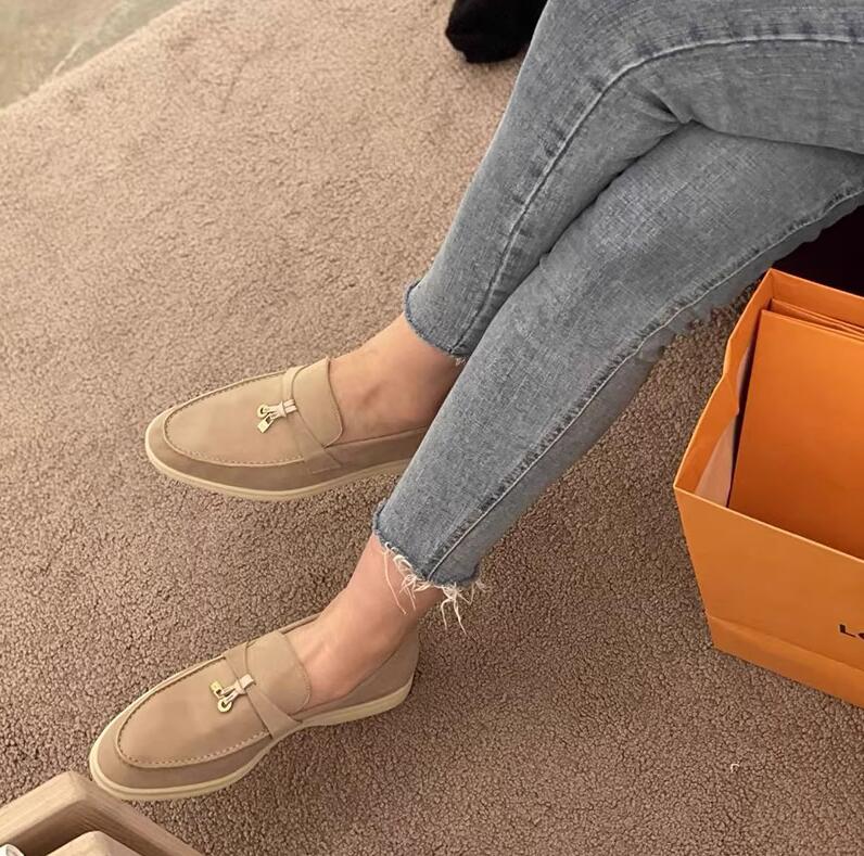 2023 LP British Style Mens Loafers Shoes Suede Leather Luxury Loro Summer Walk Light Princess Aisha General Solid Dress Shoe Big Size
2023 LP British Style Mens Loafers Shoes Suede Leather Luxury Loro Summer Walk Light Princess Aisha General Solid Dress Shoe Big Size