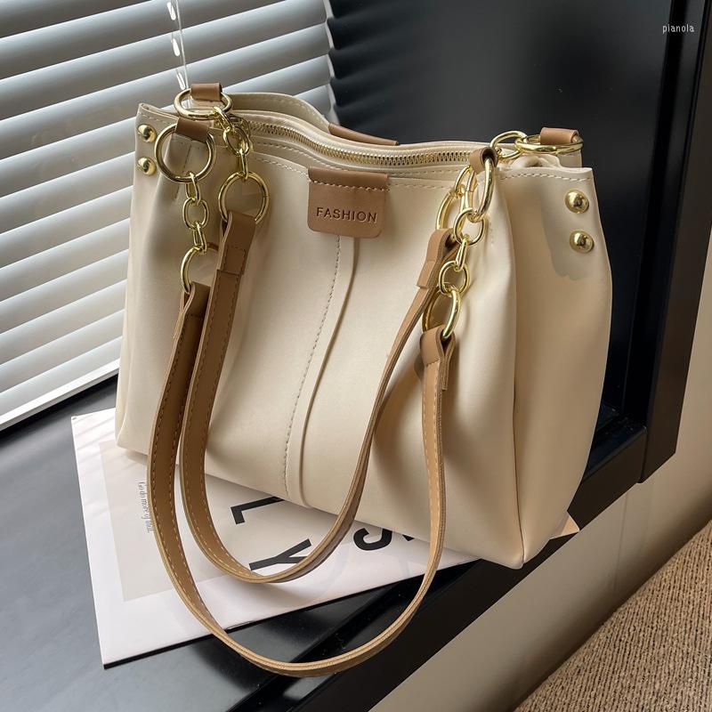 Evening Bags Fashion Large Capacity Commuting Pack Summer Pu Leather Solid Color Simple One Shoulder Bucket Casual Tote Bag, Beige
Evening Bags Fashion Large Capacity Commuting Pack Summer Pu Leather Solid Color Simple One Shoulder Bucket Casual Tote Bag, Beige
