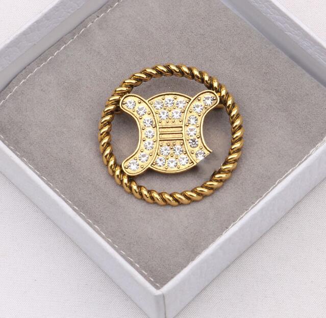 20style Letter Luxury Designer Brooches 18K Gold Plated Pins Crystal Rhinestone Women Brand Sweater Suit Brought Clothing Jewelry Accessories Gift
20style Letter Luxury Designer Brooches 18K Gold Plated Pins Crystal Rhinestone Women Brand Sweater Suit Brought Clothing Jewelry Accessories Gift