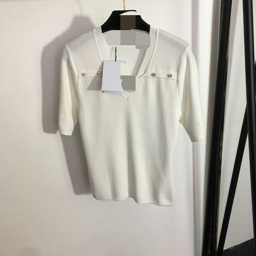 429 2023 Runway Summer Brand SAme Style Sweater Short Sleeve Pullover V Neck White Black Fashion Clothes High Quality Womens 20231868
429 2023 Runway Summer Brand SAme Style Sweater Short Sleeve Pullover V Neck White Black Fashion Clothes High Quality Womens 20231868