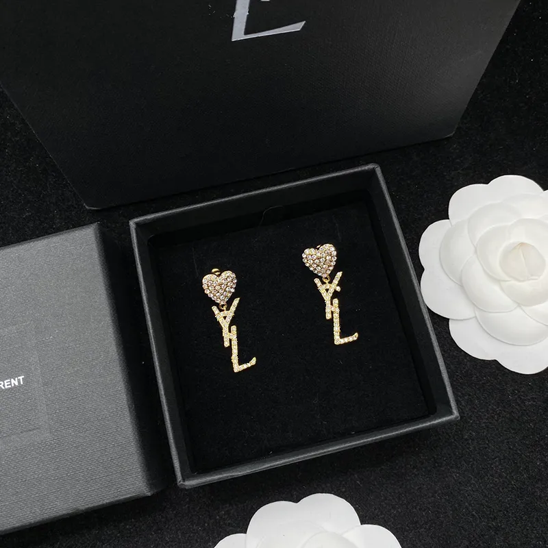 stud earrings Designer Earrings Women's Love Letter Diamond Earrings Fashion Luxury Alloy Premium Feel Light Luxury High Quality Birthday Gift Party
stud earrings Designer Earrings Women's Love Letter Diamond Earrings Fashion Luxury Alloy Premium Feel Light Luxury High Quality Birthday Gift Party