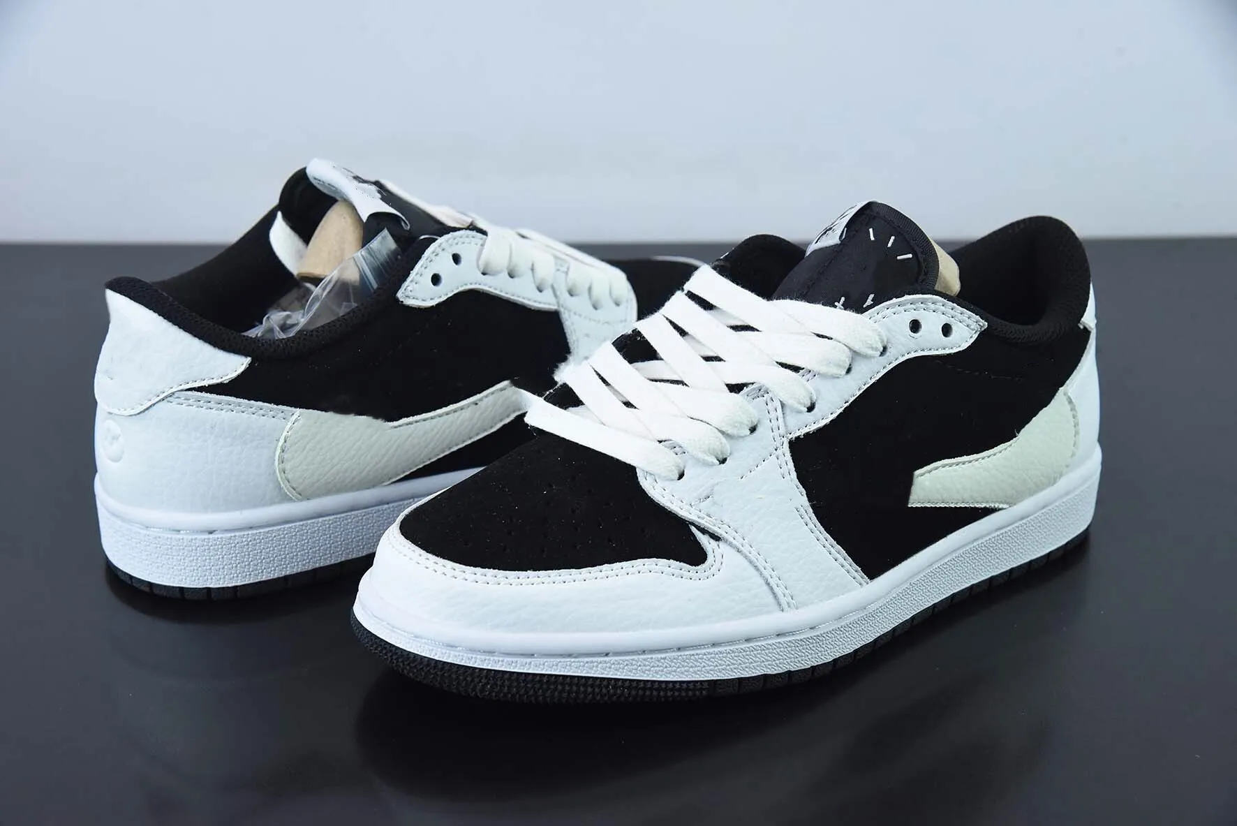 2023 Brand Name Collaboration Basketball Shoes Fragment x TS x Jumpman 1 Low OG SP Black White Noir Blanc Girls Boys Outdoor Designer Sneakers, Black and white 
2023 Brand Name Collaboration Basketball Shoes Fragment x TS x Jumpman 1 Low OG SP Black White Noir Blanc Girls Boys Outdoor Designer Sneakers, Black and white