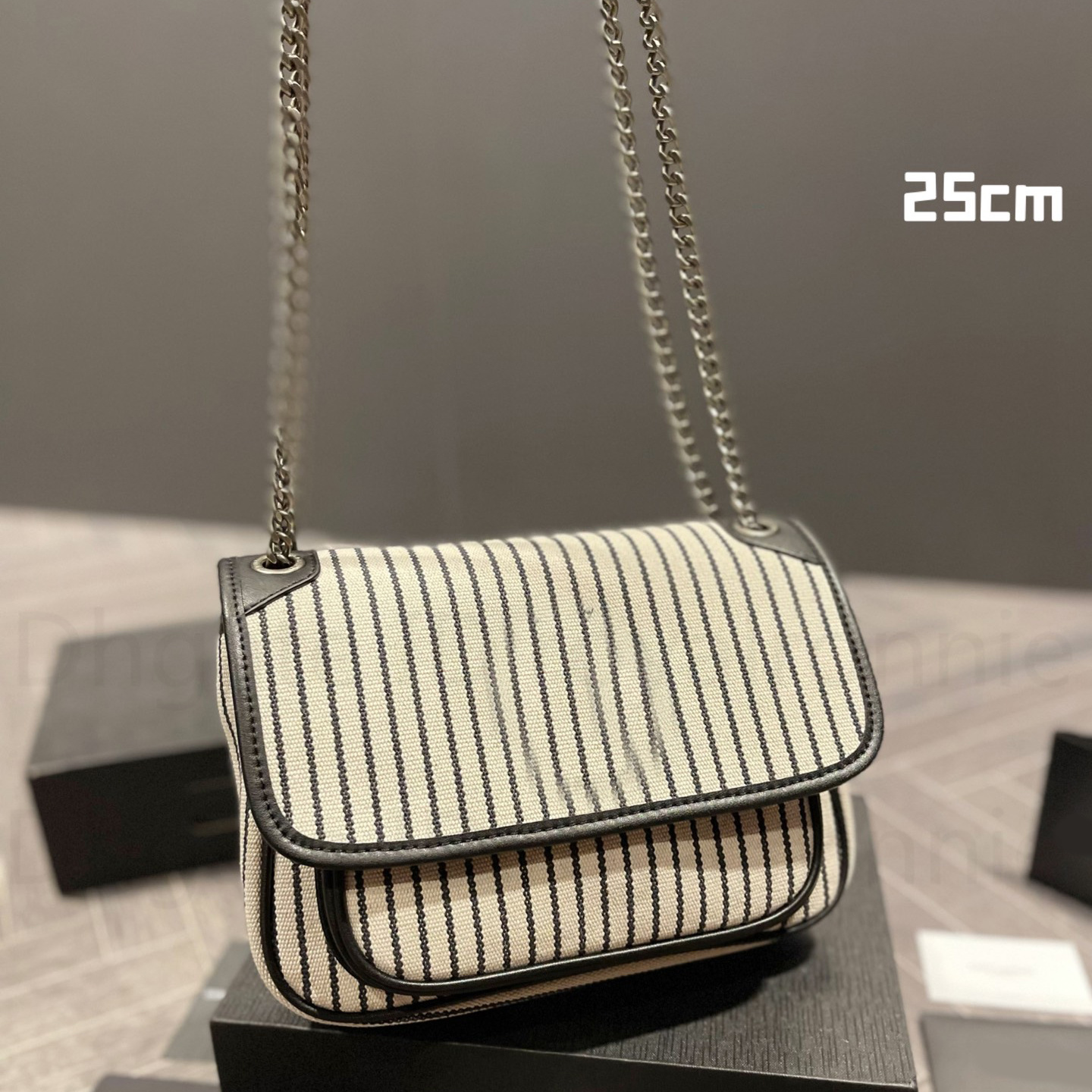 Nice Black Shoulder Cross Bags 25CM 28CM Luxury Designer Underarm Women Body Thread Diamond Lattice Plain Vintage Genuine Leather Handbags Flap bag Handbag Tote, Color a-25cm
Nice Black Shoulder Cross Bags 25CM 28CM Luxury Designer Underarm Women Body Thread Diamond Lattice Plain Vintage Genuine Leather Handbags Flap bag Handbag Tote, Color a-25cm