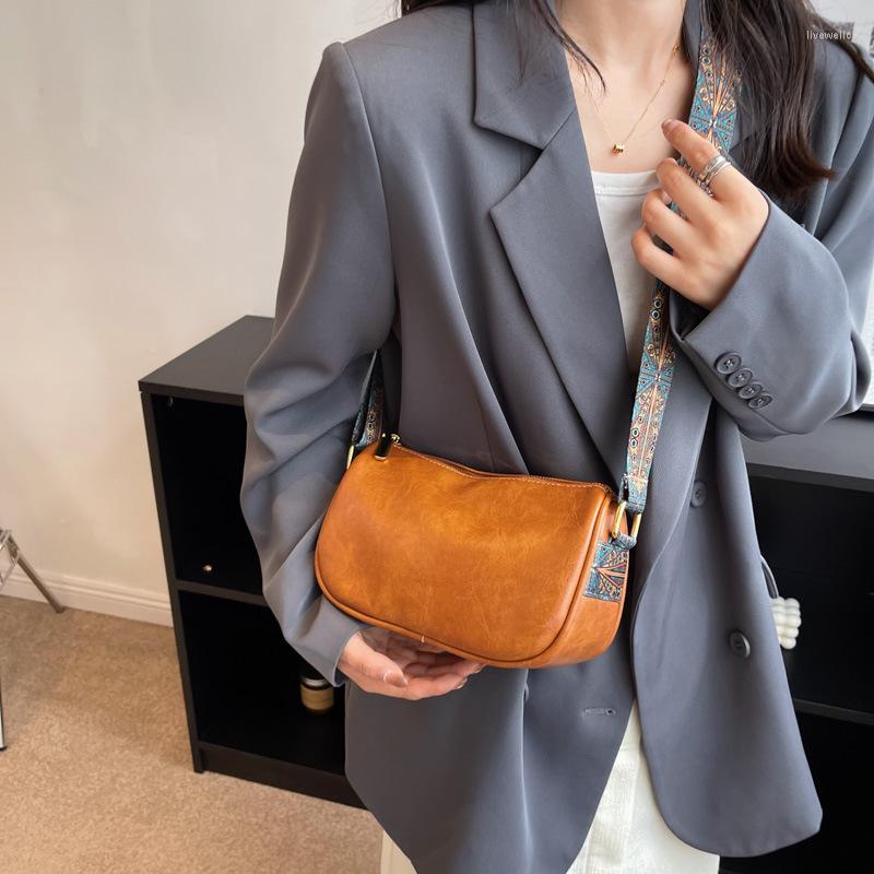Evening Bags FUNMARDI Retro Crossbody Bag For Women 2023 Fashion Print Wide Strap Shoulder Female Pillow PU Leather Handbag WLHB3294, Beige
Evening Bags FUNMARDI Retro Crossbody Bag For Women 2023 Fashion Print Wide Strap Shoulder Female Pillow PU Leather Handbag WLHB3294, Beige