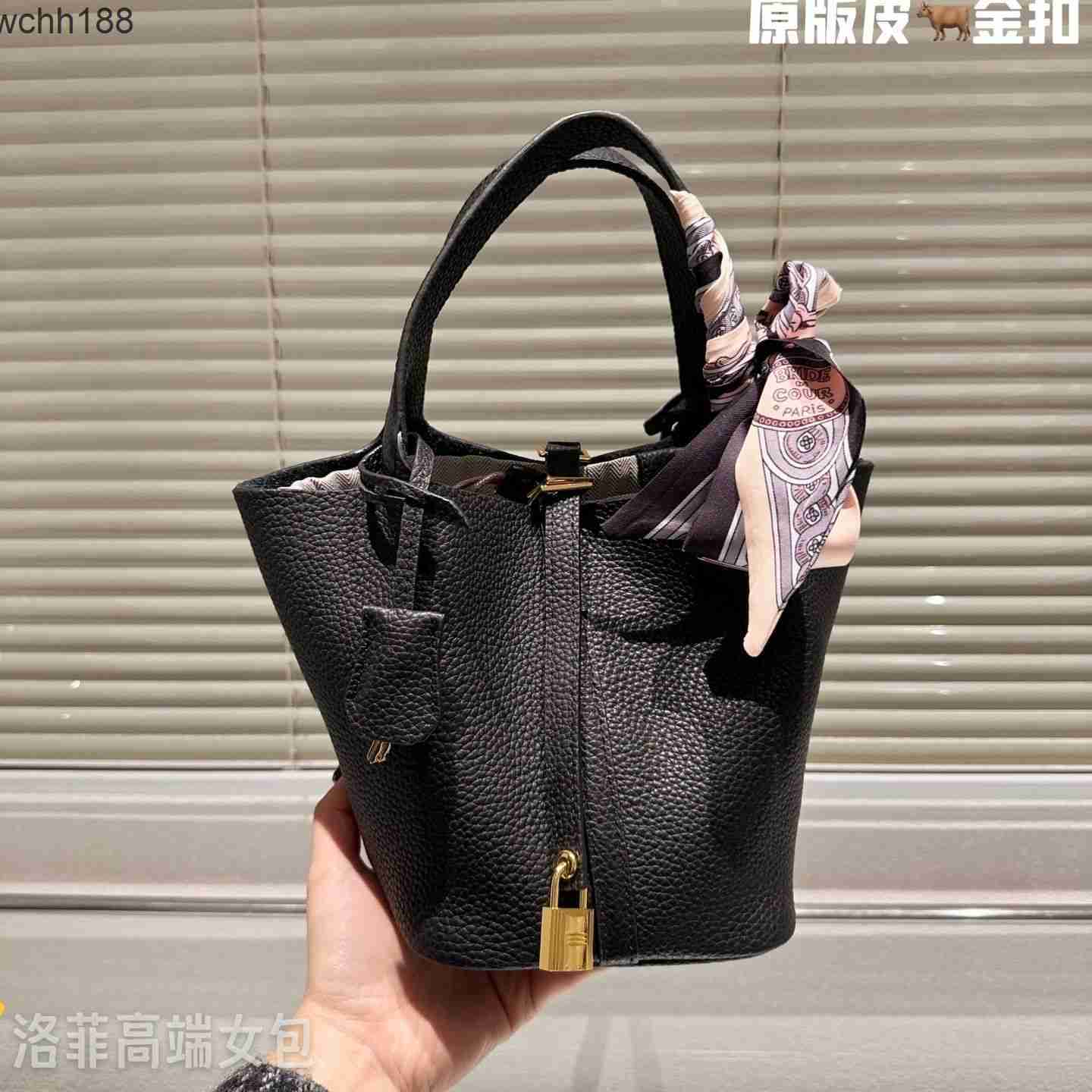 Locks Cowhide Picotin Bags 2023 Bag Basket Top Layer Designer Women's Leather Bucket Lightweight Tote High Handbag 18cm L25v, Almond green (silver buckle)
Locks Cowhide Picotin Bags 2023 Bag Basket Top Layer Designer Women's Leather Bucket Lightweight Tote High Handbag 18cm L25v, Almond green (silver buckle)