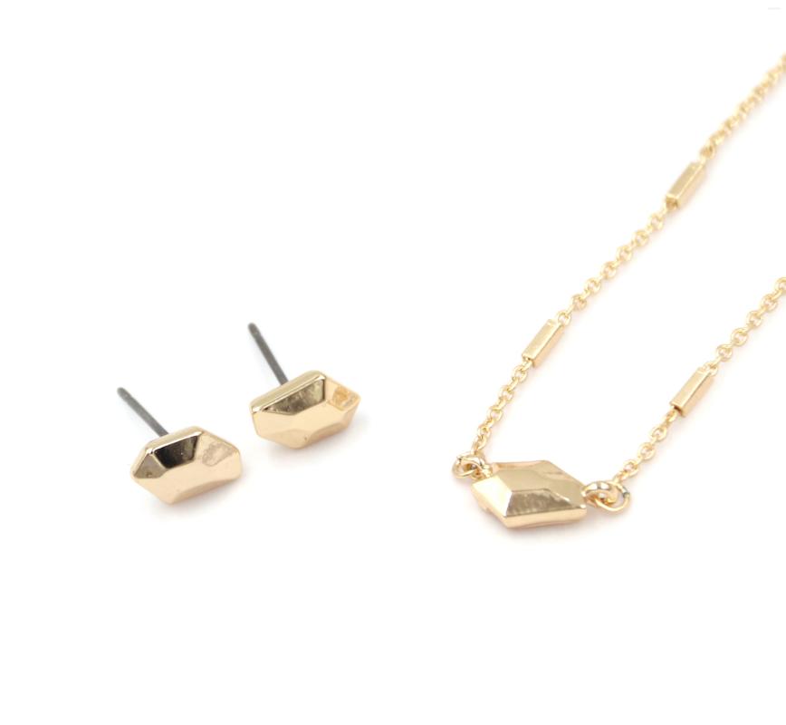 Pendant Necklaces 2023 Shinny Geometric High Polished Tone Small Oval Facted Alloy Choker Necklace For Women
Pendant Necklaces 2023 Shinny Geometric High Polished Tone Small Oval Facted Alloy Choker Necklace For Women
