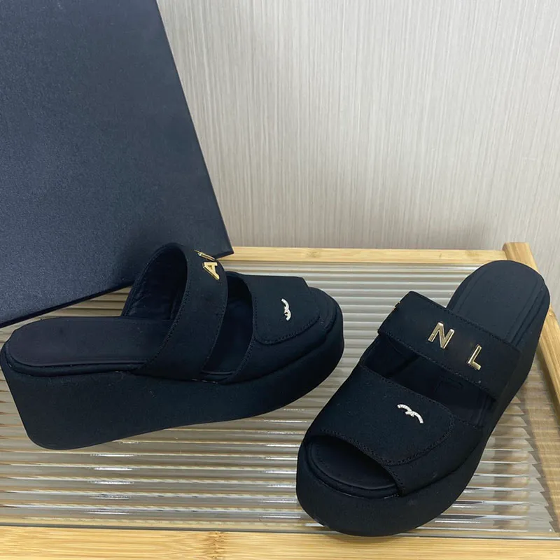 2023 new Womens Slingbacks Slippers Wedge Platform Heels 6.5cm Sandals Designer Tweed Slip On Slides Grosgrain Mules Ladies Outdoor Leisure Shoe Black Beanch Shoes
2023 new Womens Slingbacks Slippers Wedge Platform Heels 6.5cm Sandals Designer Tweed Slip On Slides Grosgrain Mules Ladies Outdoor Leisure Shoe Black Beanch Shoes
