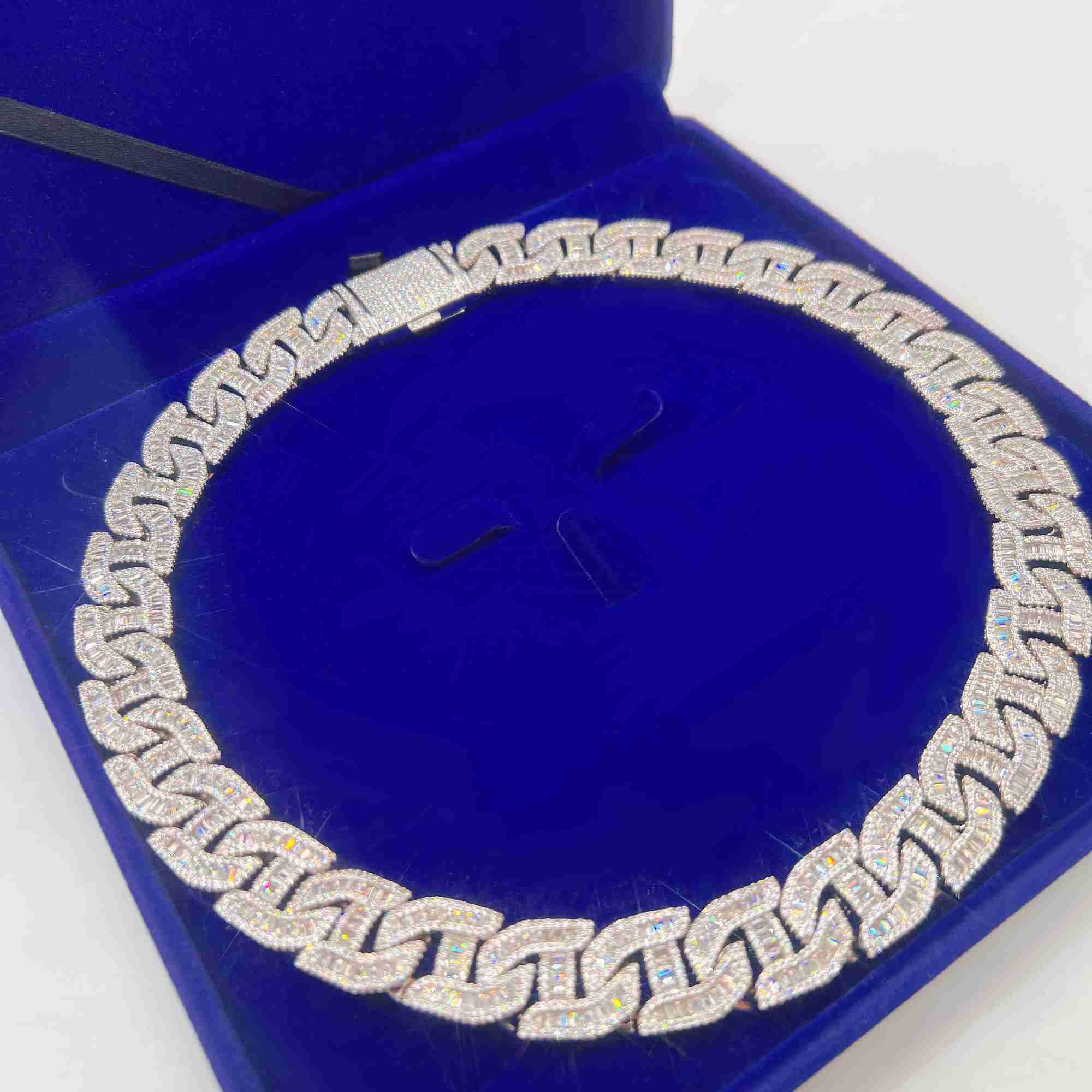Bling Fine Hip Hop Jewelry Baguette Diamond Men Necklace Sterling Silver Fully Vvs Moissanite Luxury Cuban Link Chain
Bling Fine Hip Hop Jewelry Baguette Diamond Men Necklace Sterling Silver Fully Vvs Moissanite Luxury Cuban Link Chain