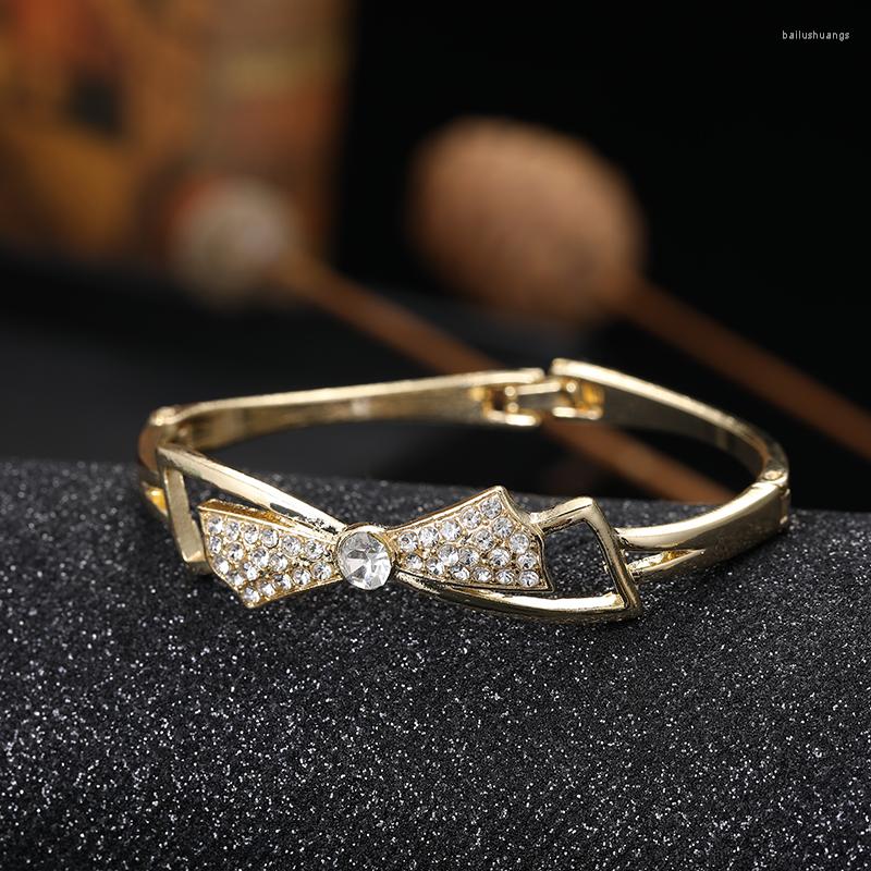 Bangle 2pcs Model Moroccan And Algerian Zinc Alloy Crystal Bow Bracelet African Wedding Jewelry French Bride
Bangle 2pcs Model Moroccan And Algerian Zinc Alloy Crystal Bow Bracelet African Wedding Jewelry French Bride