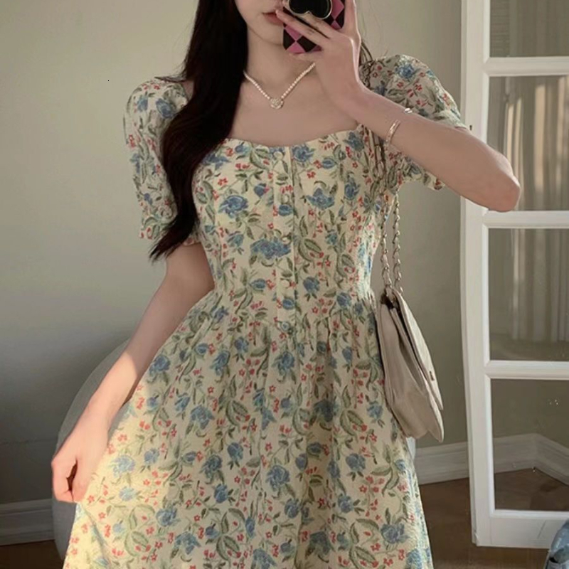 Party Dresses Summer Mori Girl Style Small Fresh Floral Dress Womens French Gentle Fashion Square Collar Chiffon Shortsleeved 230508