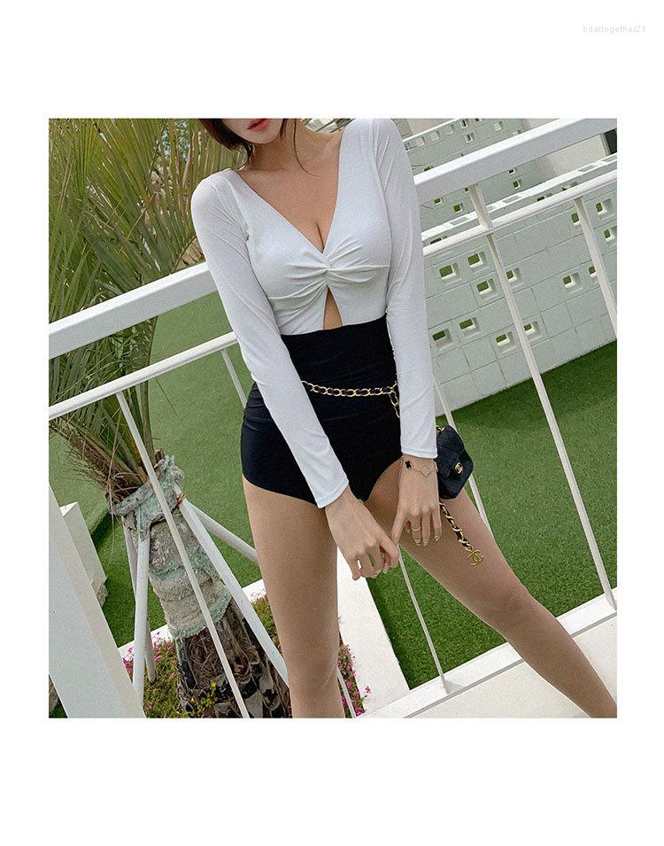 Women's Swimwear Conservative Long-sleeved Color Match Women's Sexy Slim Sunscreen One-piece Beach Swimsuit, White
Women's Swimwear Conservative Long-sleeved Color Match Women's Sexy Slim Sunscreen One-piece Beach Swimsuit, White