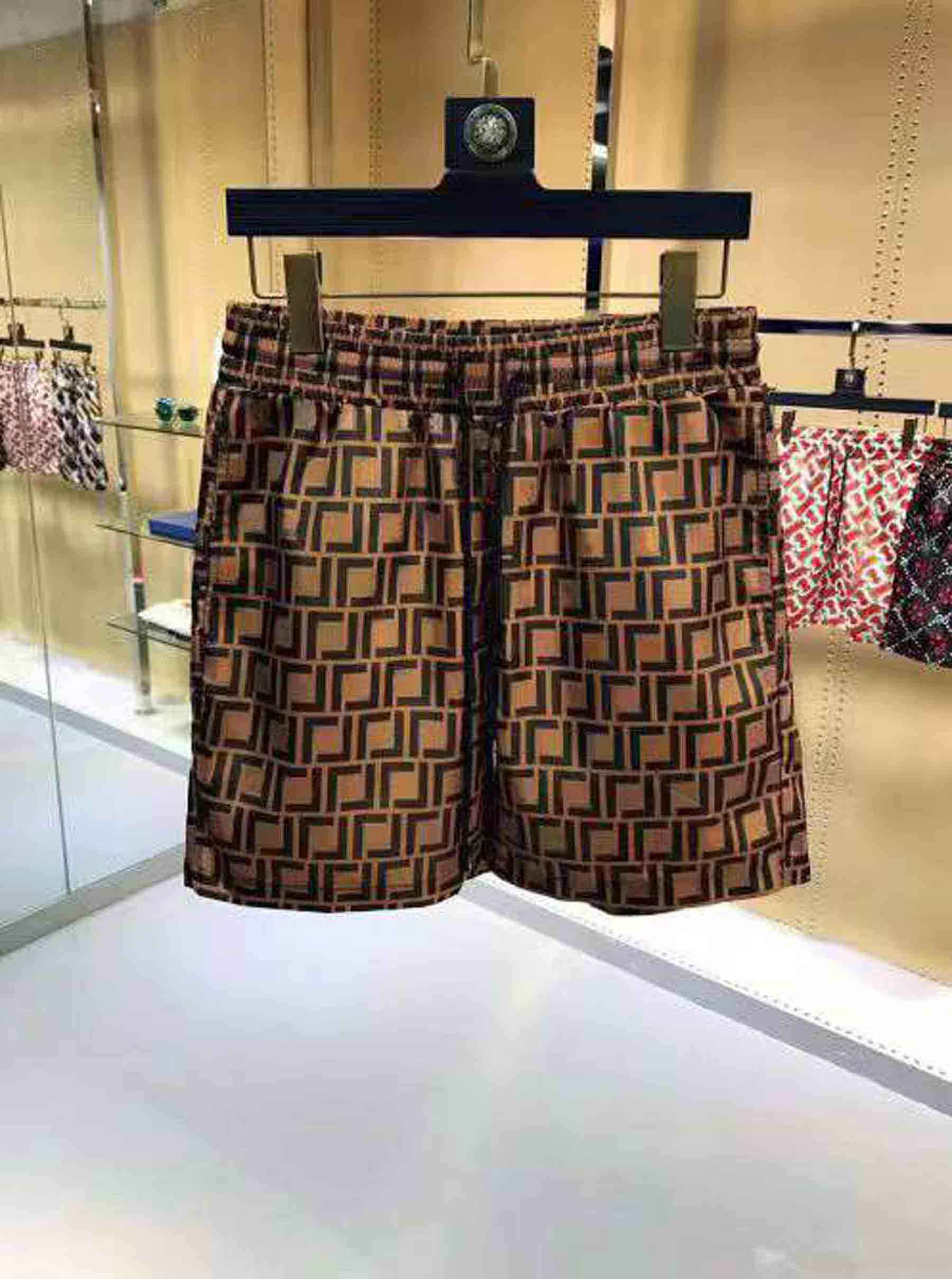 new luxury designer casual men's shorts snake pattern flower embroidery men's swimming shorts high street fashion Medusa beach pants, Extra amount
new luxury designer casual men's shorts snake pattern flower embroidery men's swimming shorts high street fashion Medusa beach pants, Extra amount