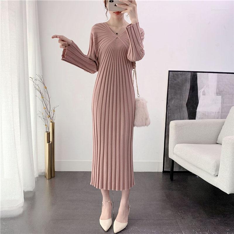 Casual Dresses 2023 Autumn Winter Knitted Dress Mid-Calf Women Fashion Temperament Elegant V-neck Sweater Long Sleeve Elastic, Black
Casual Dresses 2023 Autumn Winter Knitted Dress Mid-Calf Women Fashion Temperament Elegant V-neck Sweater Long Sleeve Elastic, Black