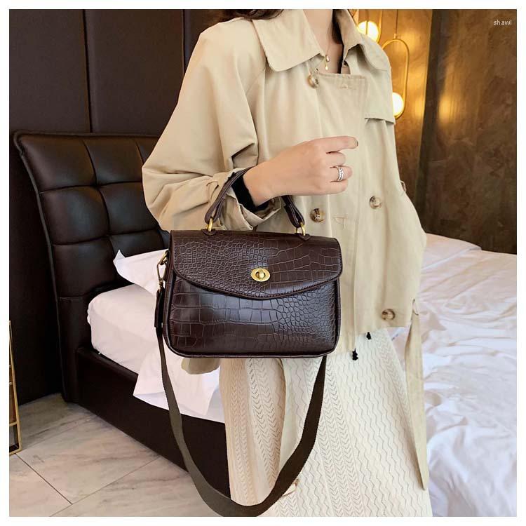 Evening Bags Vintage Alligator Pu Leather Luxury Crossbody Bag For Women Wide Strap Shoulder Ladies Small Flap Purses, Blue bag
Evening Bags Vintage Alligator Pu Leather Luxury Crossbody Bag For Women Wide Strap Shoulder Ladies Small Flap Purses, Blue bag