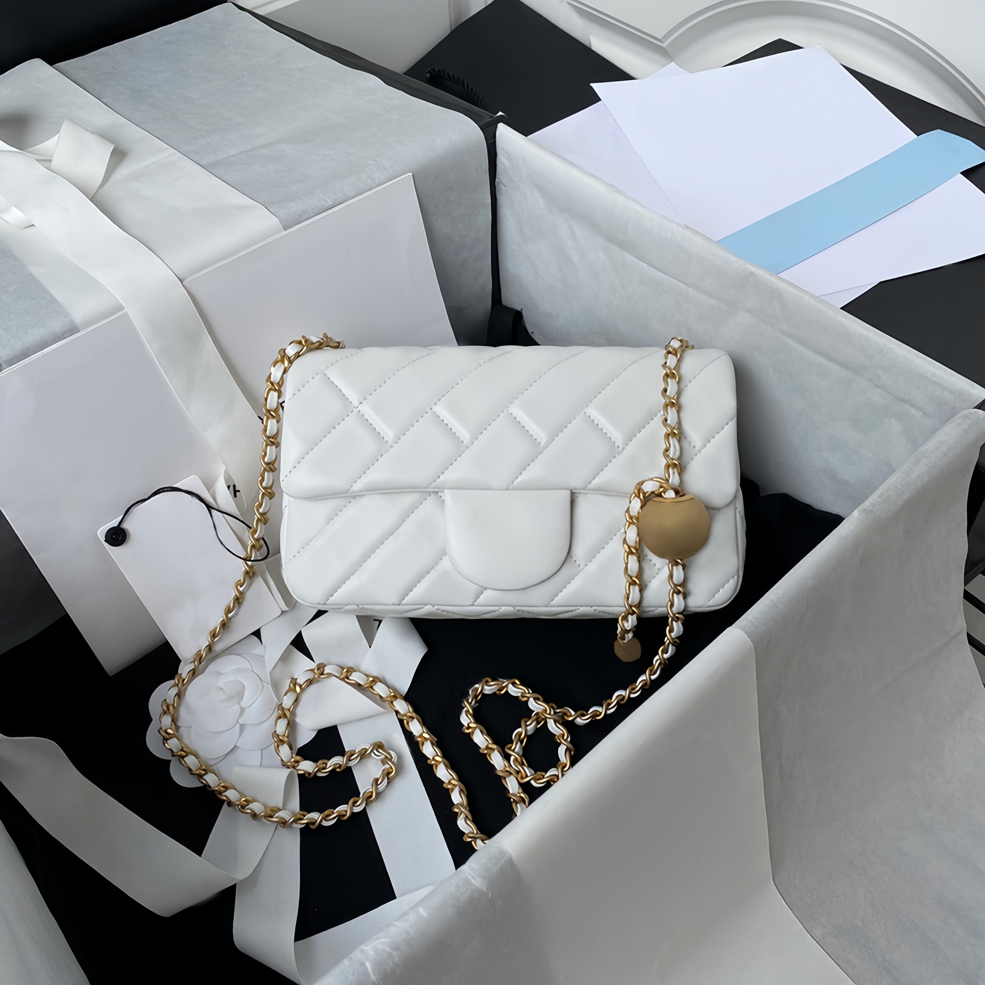 10A Luxury Quality 20CM Clamshell Bag Designer genuine leather Caviar Sheepskin Classic Purse Embroidered Thread Crossbody Bag Gold Chain Box Bag, Light yellow
10A Luxury Quality 20CM Clamshell Bag Designer genuine leather Caviar Sheepskin Classic Purse Embroidered Thread Crossbody Bag Gold Chain Box Bag, Light yellow