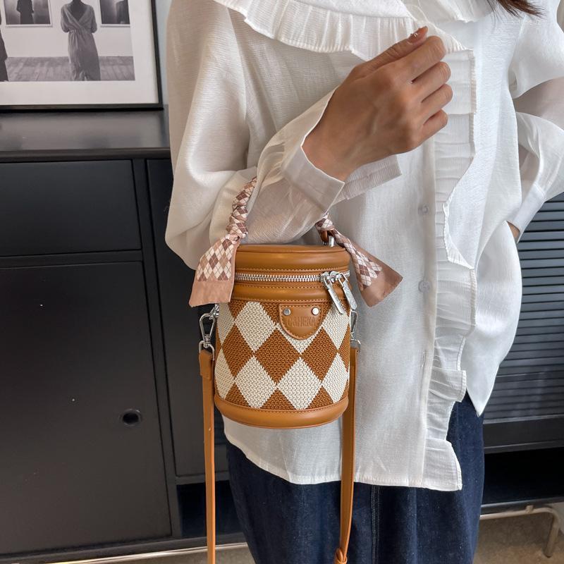 Evening Bags Fashion Retro Cylinder Crossbody Diamond Lattice Splicing Single-shoulder Bag Portable Handbag Versatile Travel Storage, Brown
Evening Bags Fashion Retro Cylinder Crossbody Diamond Lattice Splicing Single-shoulder Bag Portable Handbag Versatile Travel Storage, Brown