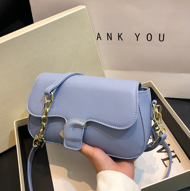 Retail Candy Color Chain Messenger Bag Letter Women's Twist Lock Bags Factory Foreign Trade, 23*14*7.5cm
Retail Candy Color Chain Messenger Bag Letter Women's Twist Lock Bags Factory Foreign Trade, 23*14*7.5cm