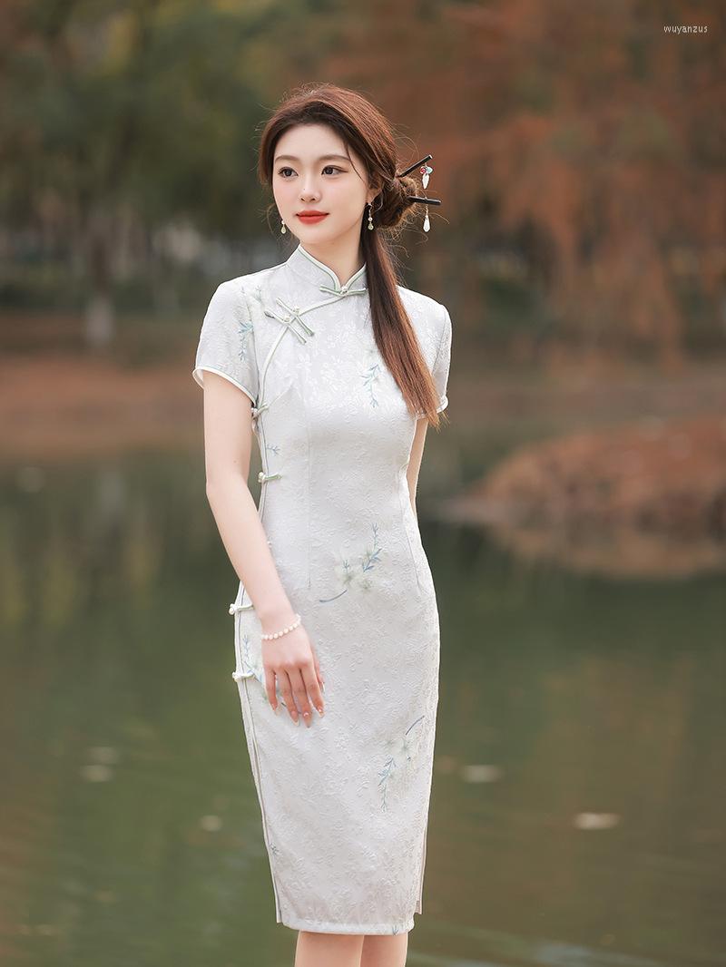 Ethnic Clothing Elegant Cheongsam Short Sleeve Improved Vintage Floral Print Dress Women Chinese Style Long High Split Qipao
Ethnic Clothing Elegant Cheongsam Short Sleeve Improved Vintage Floral Print Dress Women Chinese Style Long High Split Qipao