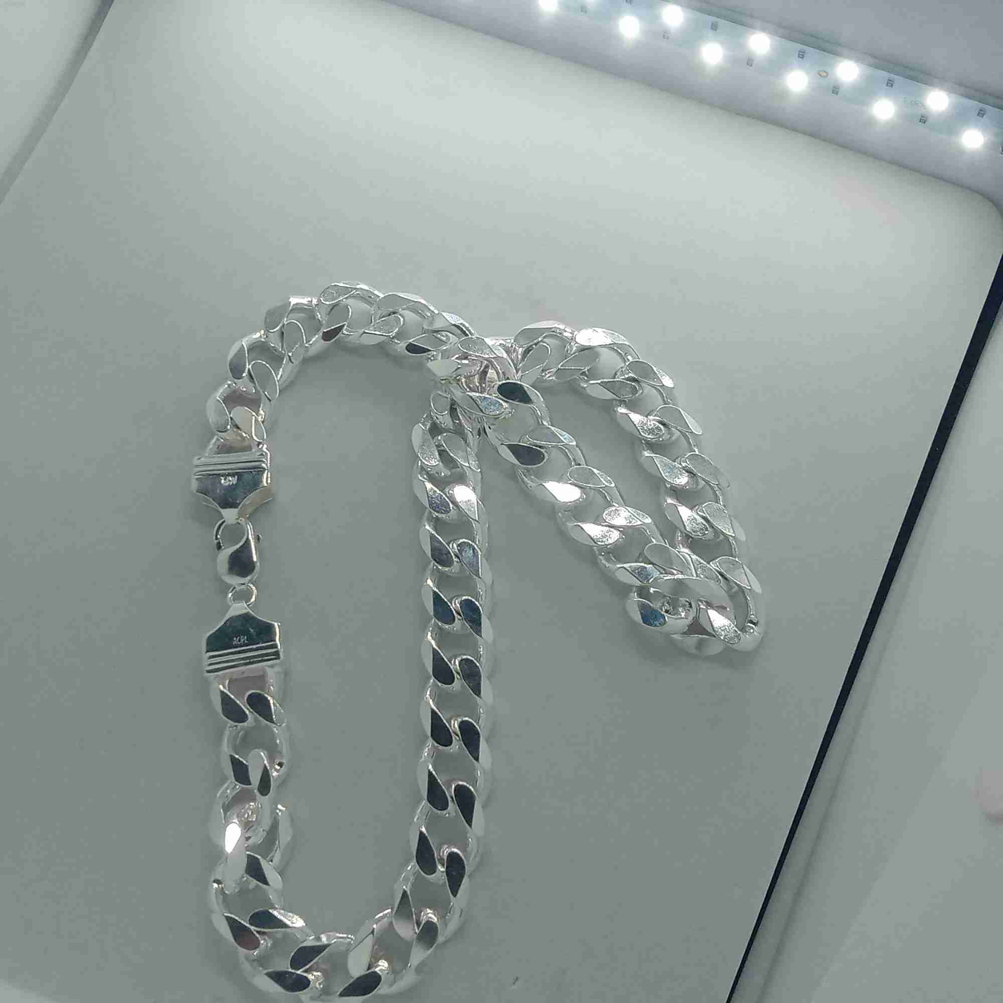Miami Cuban Link Chain 15mm Wide 925 Sterling Silver Solid Chunky Heavy Weight Necklace Cuban Link Necklace Chain
Miami Cuban Link Chain 15mm Wide 925 Sterling Silver Solid Chunky Heavy Weight Necklace Cuban Link Necklace Chain