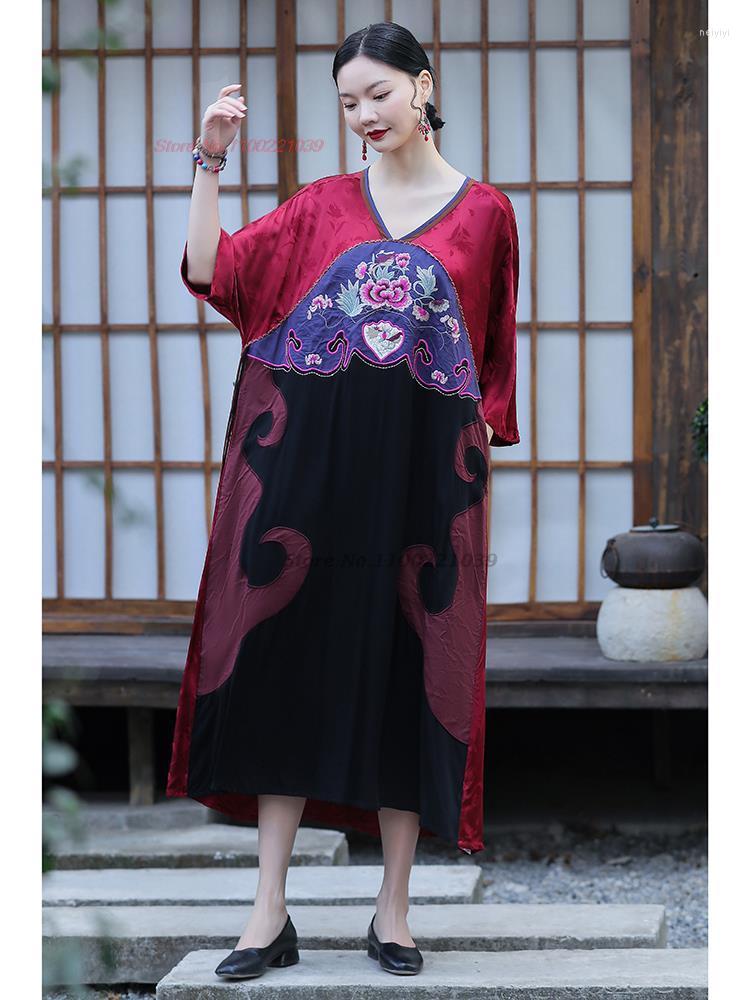 Ethnic Clothing 2023 Chinese Dress Women Traditional Loose Cheongsam Flower Embroidery Vintage National Folk Dance
Ethnic Clothing 2023 Chinese Dress Women Traditional Loose Cheongsam Flower Embroidery Vintage National Folk Dance