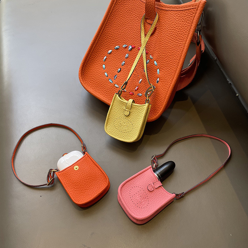 Mini Evelyn Bag keychain Cute Real Leather Small Bag Pendant Fashion lipstick case Earphone Car Pendant car key decoration
Mini Evelyn Bag keychain Cute Real Leather Small Bag Pendant Fashion lipstick case Earphone Car Pendant car key decoration